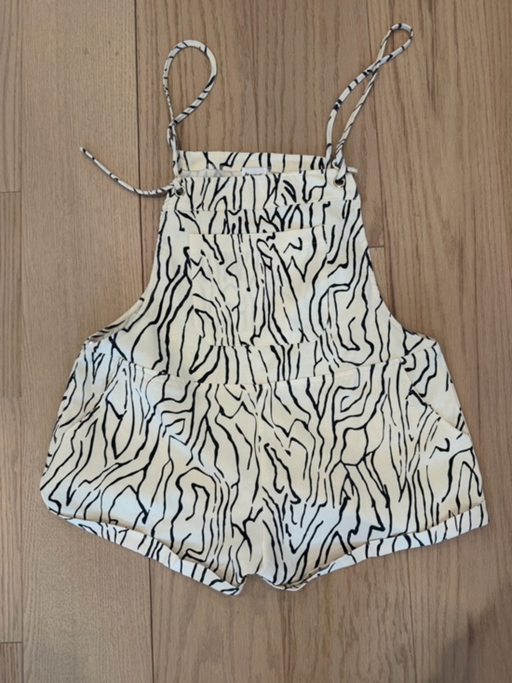 NWOT Unique Pattern Tie-Strap Romper - Black & Cream